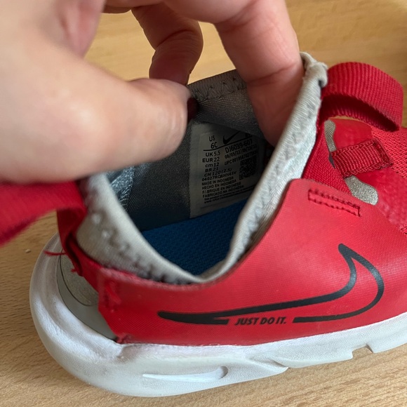 Red toddler Nike flex runners size 6 - Picture 2 of 5